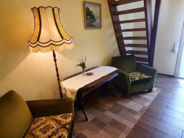 Silts atpūtas stūris ar lampu